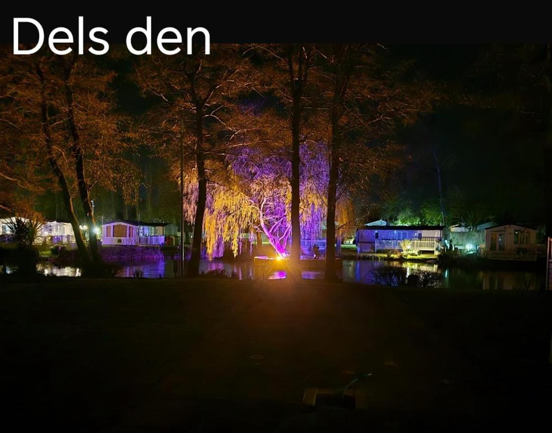 Del'S Den Lakeside Weeley Bridge 外观 照片