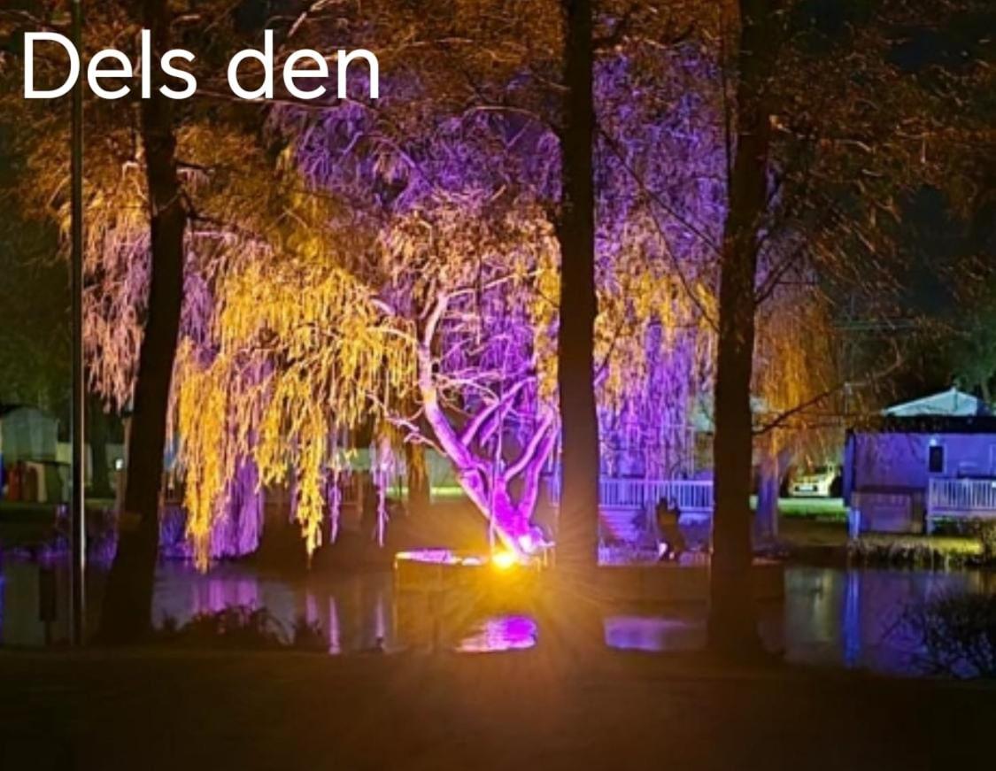 Del'S Den Lakeside Weeley Bridge 外观 照片
