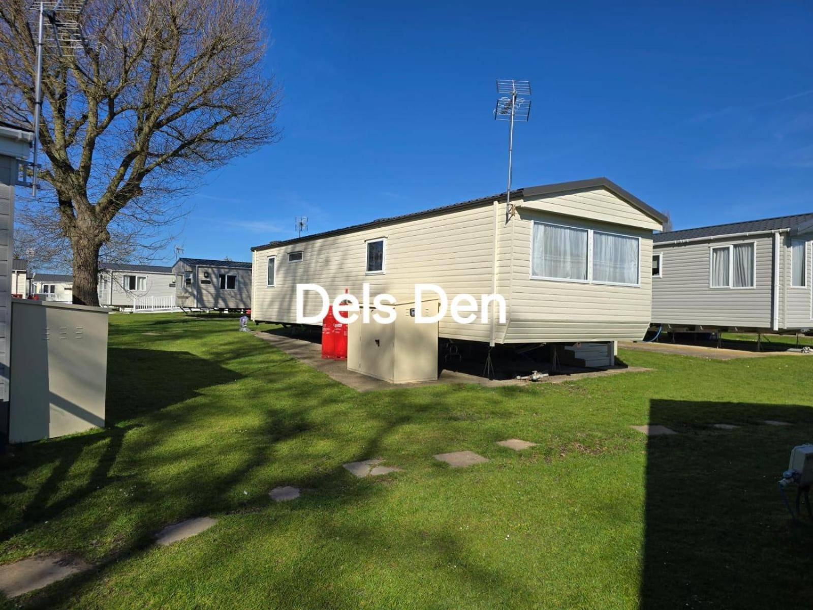 Del'S Den Lakeside Weeley Bridge 外观 照片